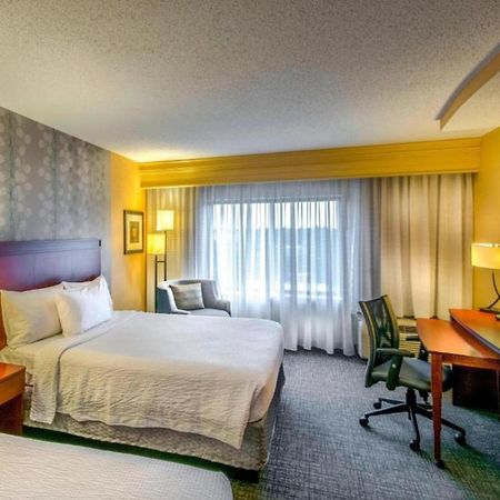 Courtyard Greensboro Airport Εξωτερικό φωτογραφία