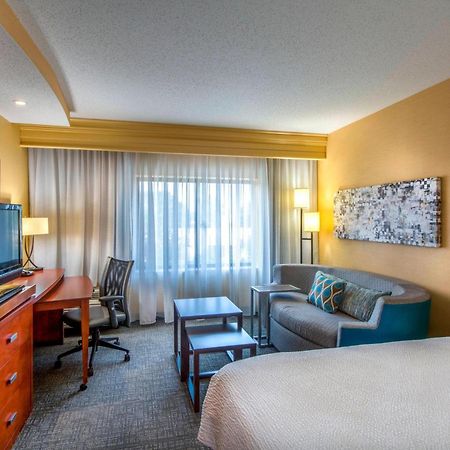 Courtyard Greensboro Airport Εξωτερικό φωτογραφία