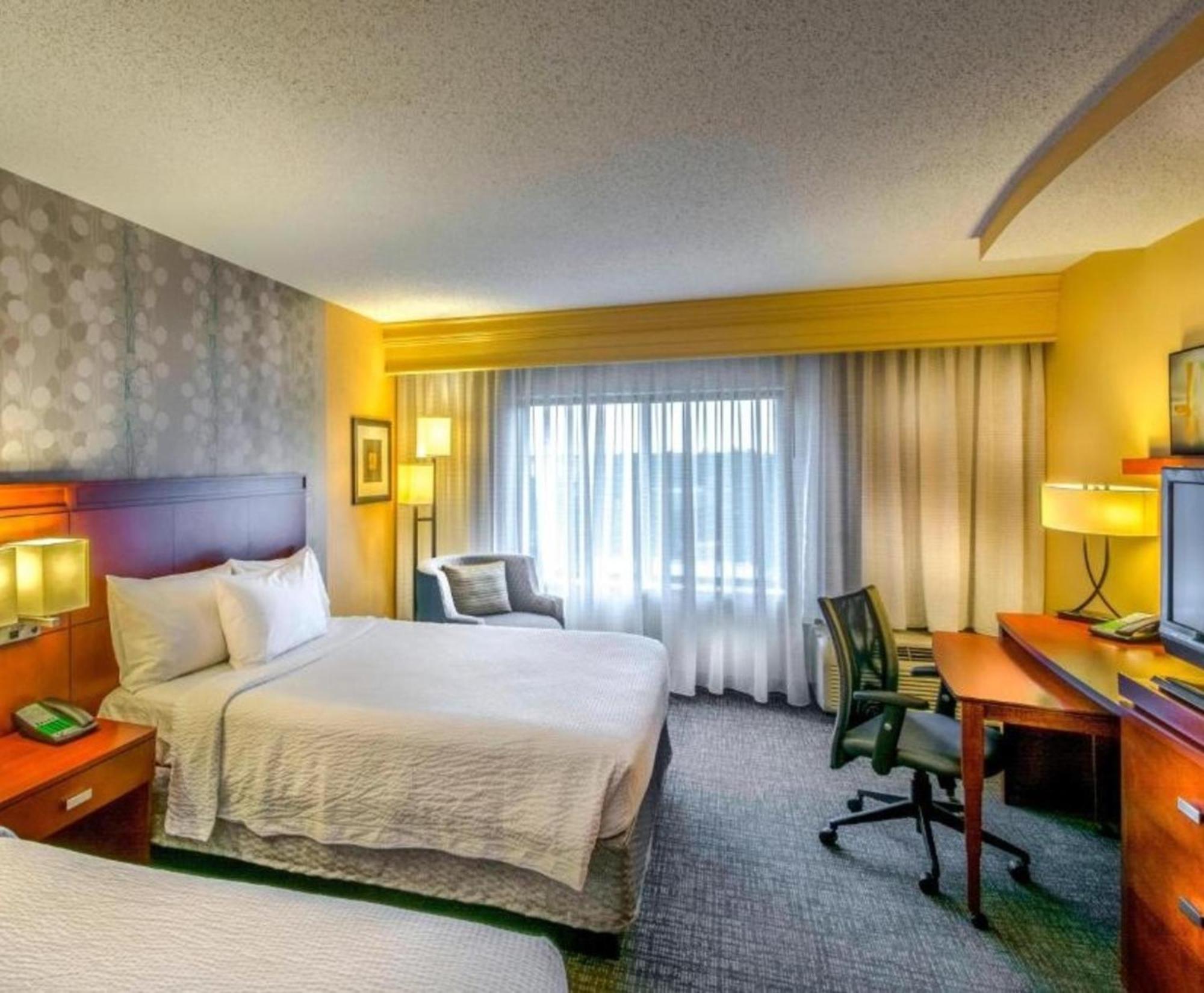 Courtyard Greensboro Airport Εξωτερικό φωτογραφία