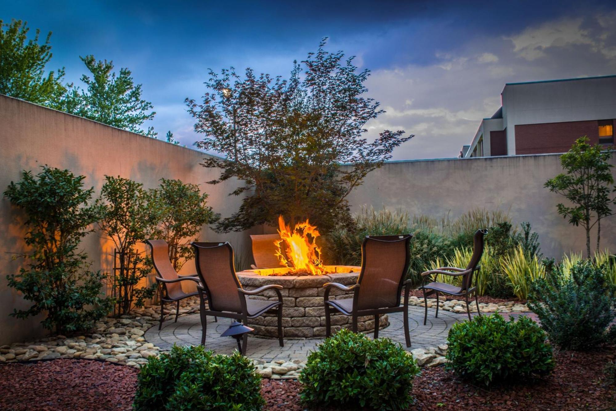 Courtyard Greensboro Airport Εξωτερικό φωτογραφία