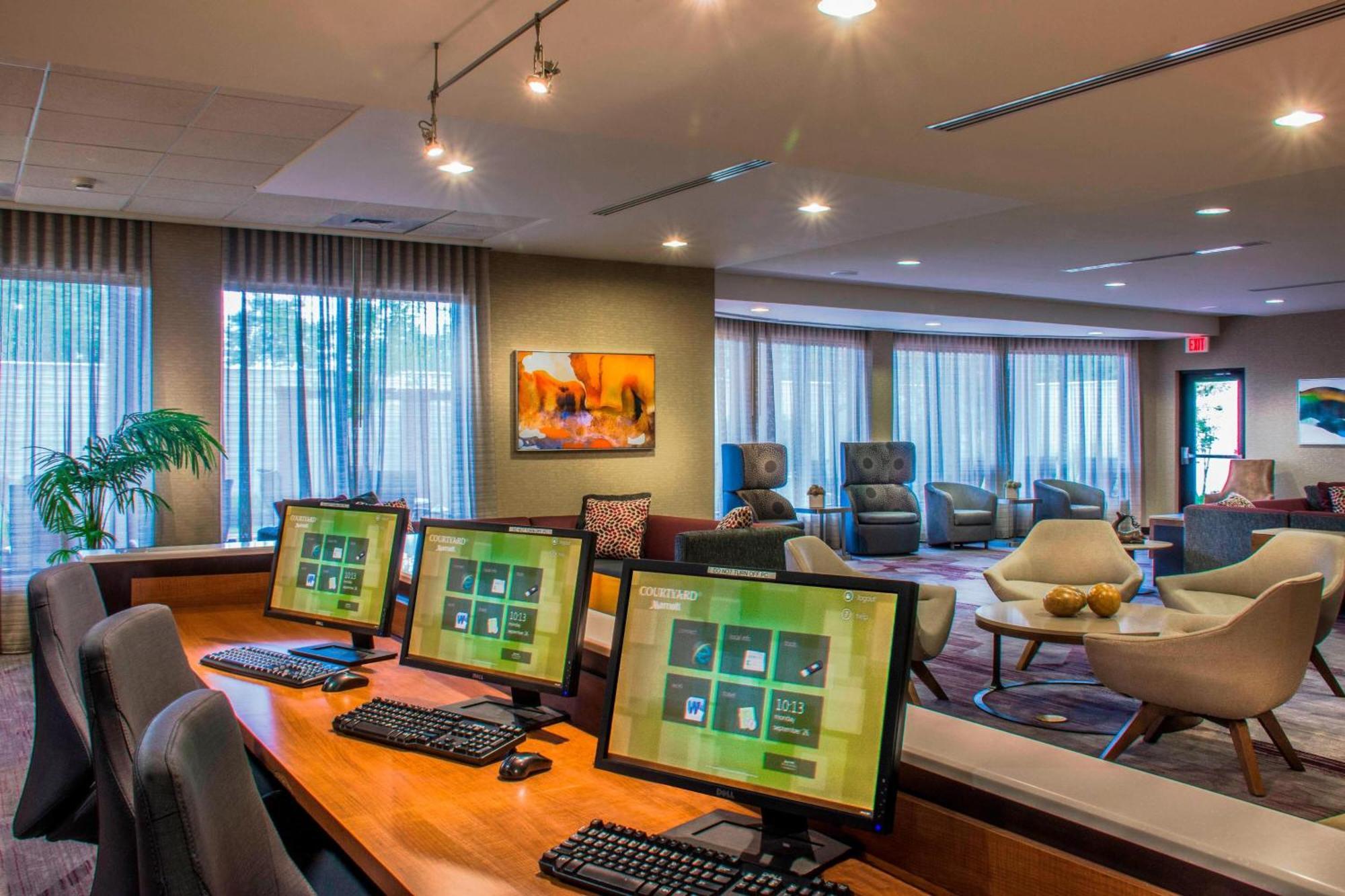 Courtyard Greensboro Airport Εξωτερικό φωτογραφία