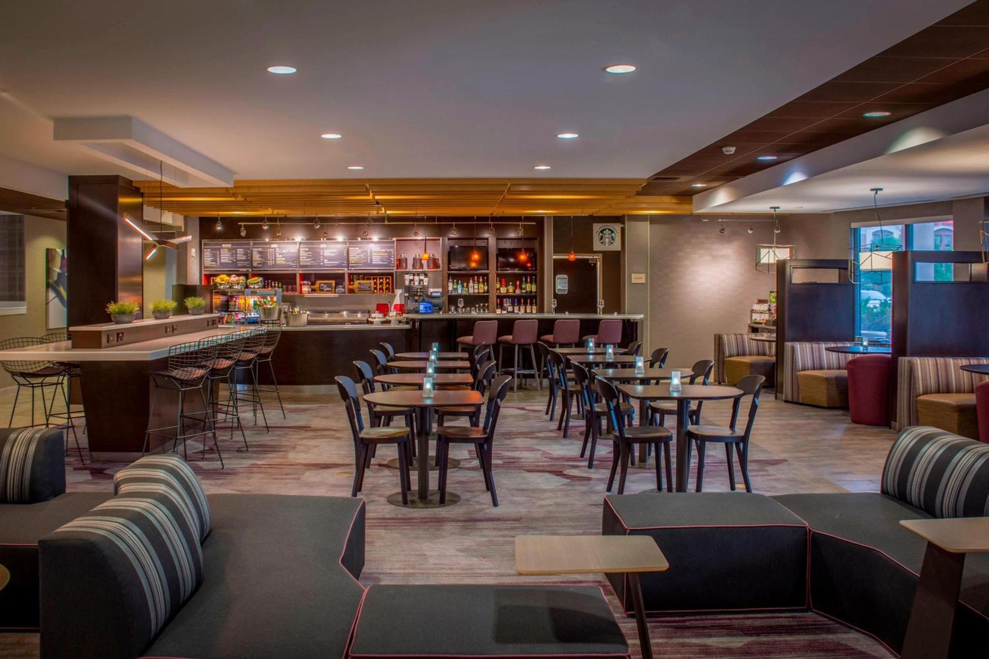 Courtyard Greensboro Airport Εξωτερικό φωτογραφία