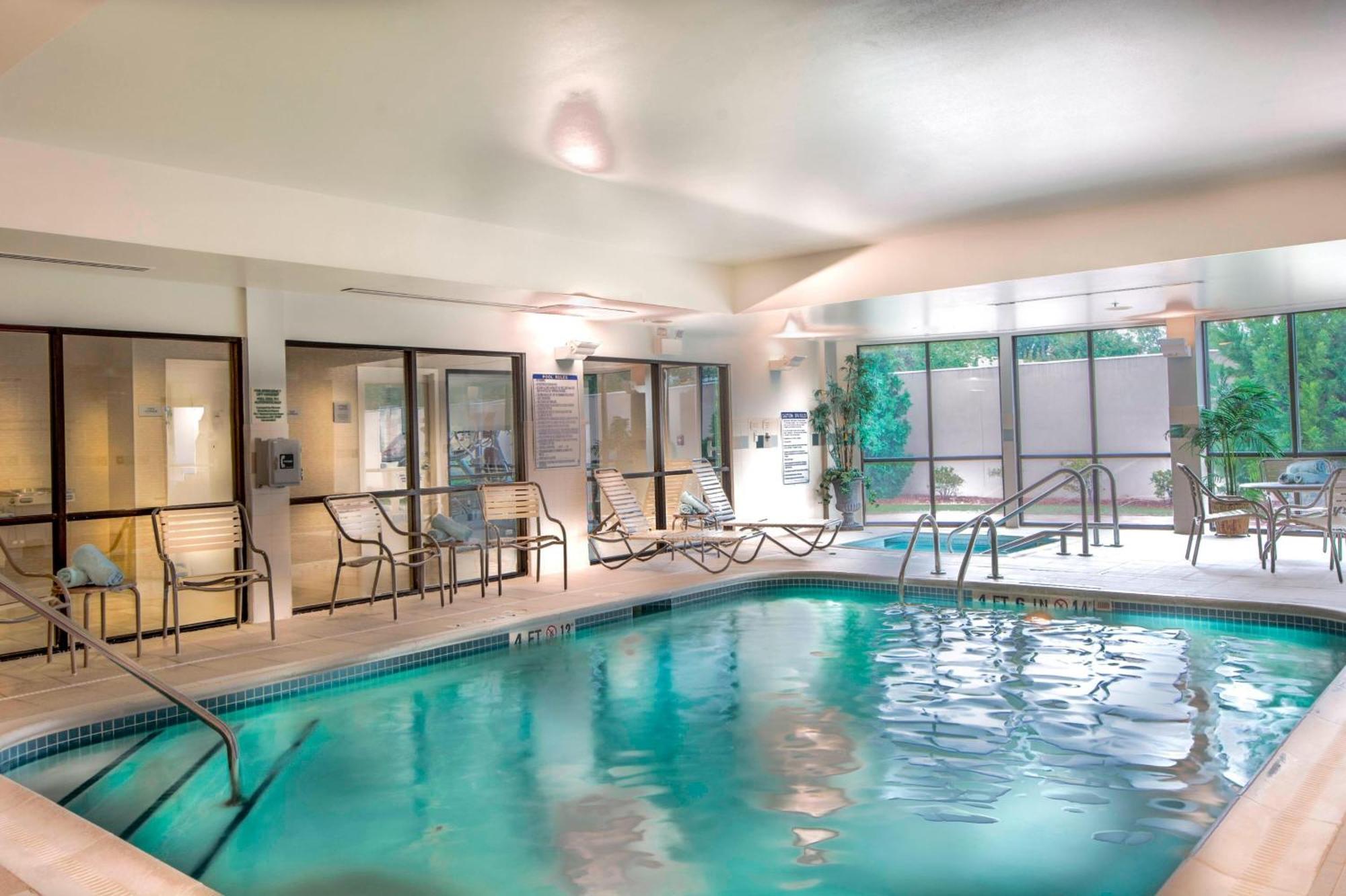 Courtyard Greensboro Airport Εξωτερικό φωτογραφία