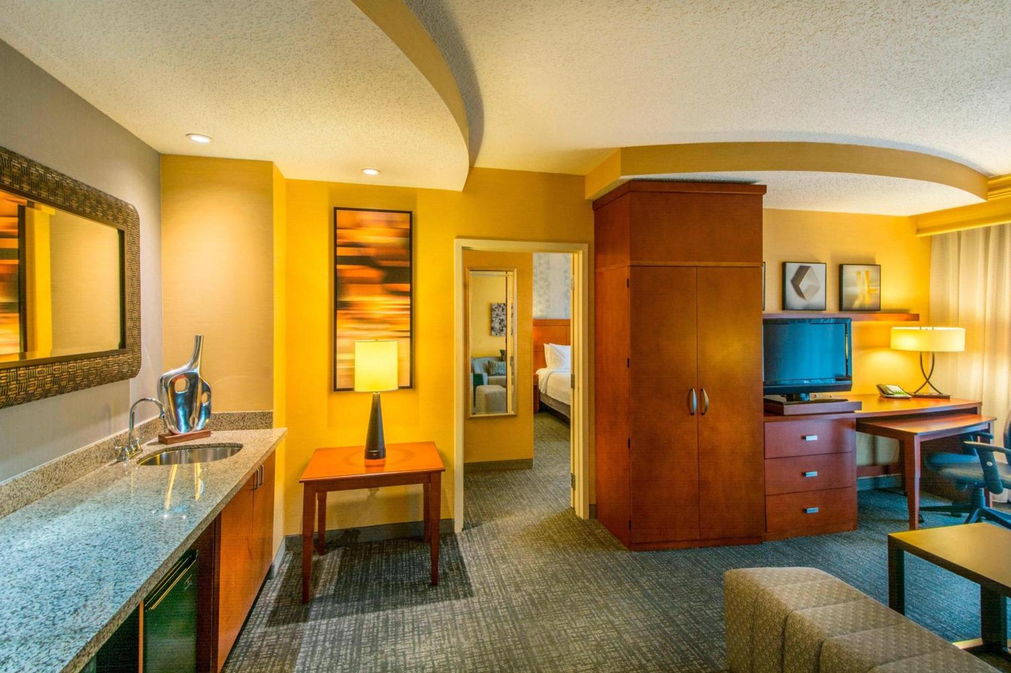 Courtyard Greensboro Airport Εξωτερικό φωτογραφία