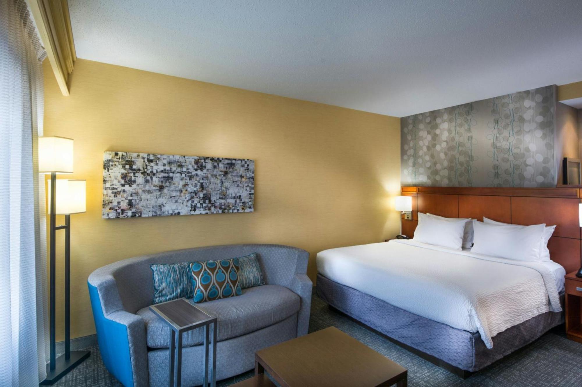 Courtyard Greensboro Airport Εξωτερικό φωτογραφία