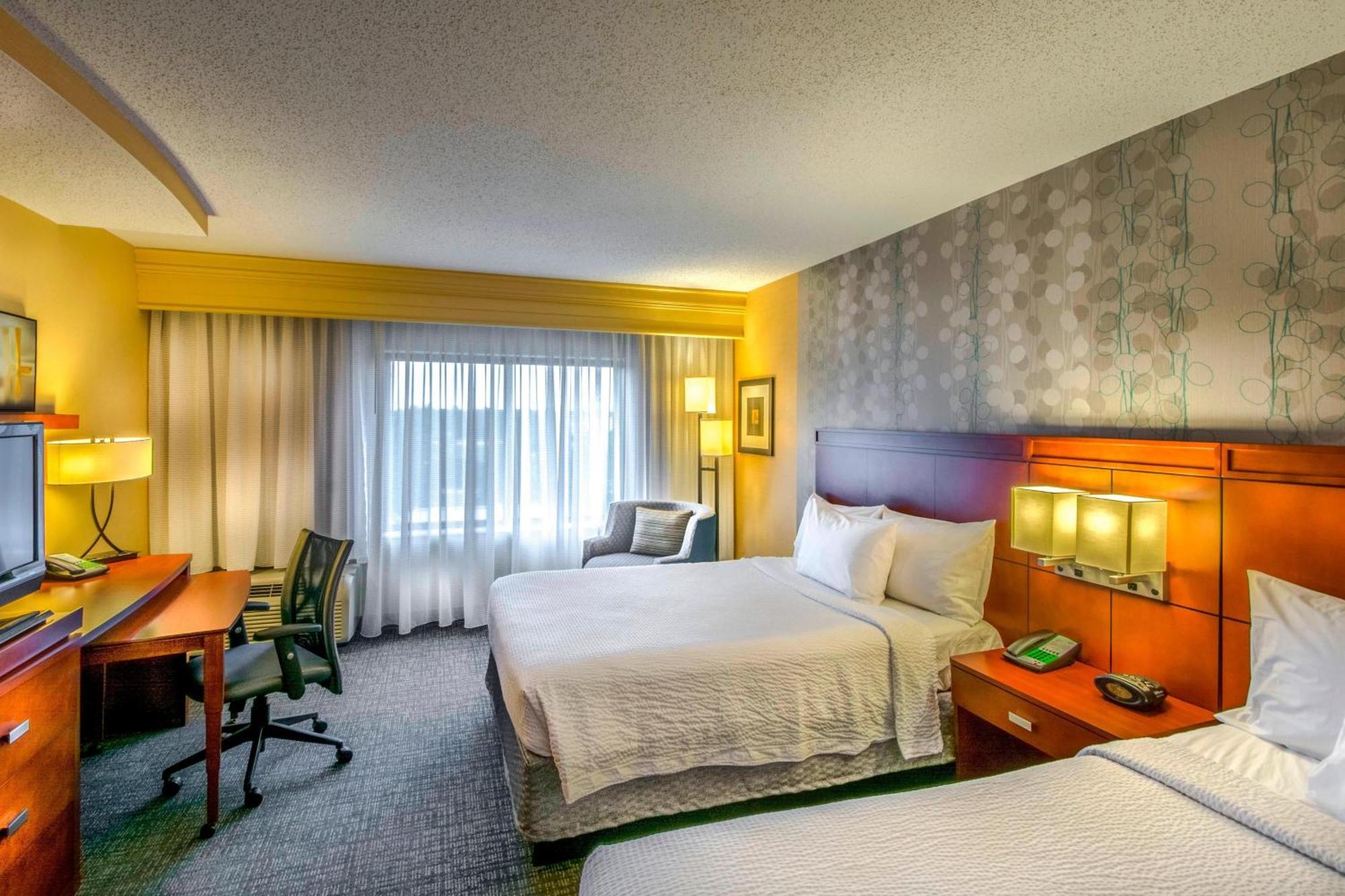 Courtyard Greensboro Airport Εξωτερικό φωτογραφία