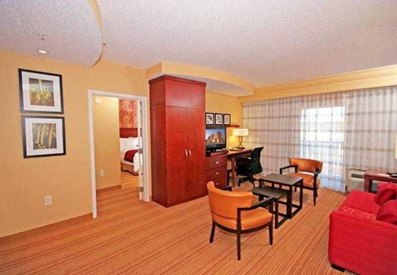 Courtyard Greensboro Airport Δωμάτιο φωτογραφία