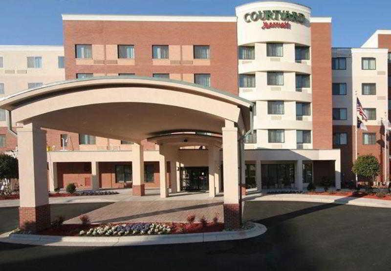 Courtyard Greensboro Airport Εξωτερικό φωτογραφία