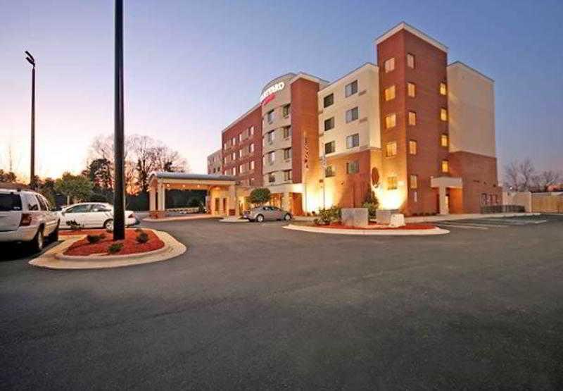 Courtyard Greensboro Airport Εξωτερικό φωτογραφία