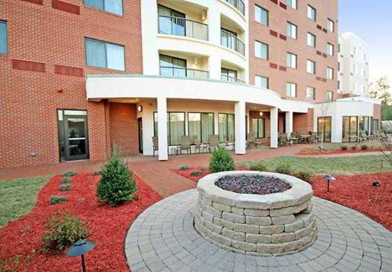 Courtyard Greensboro Airport Εξωτερικό φωτογραφία