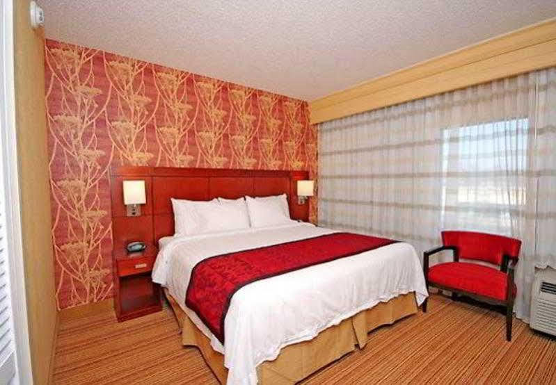 Courtyard Greensboro Airport Εξωτερικό φωτογραφία