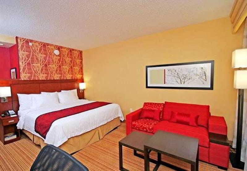 Courtyard Greensboro Airport Εξωτερικό φωτογραφία