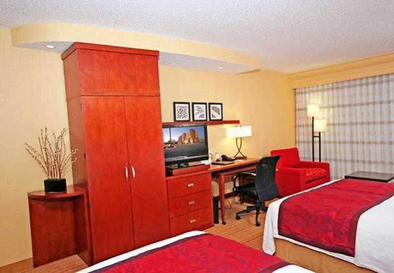 Courtyard Greensboro Airport Εξωτερικό φωτογραφία