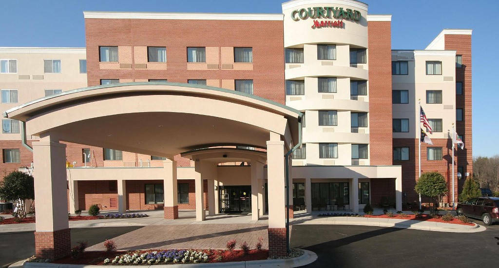 Courtyard Greensboro Airport Εξωτερικό φωτογραφία